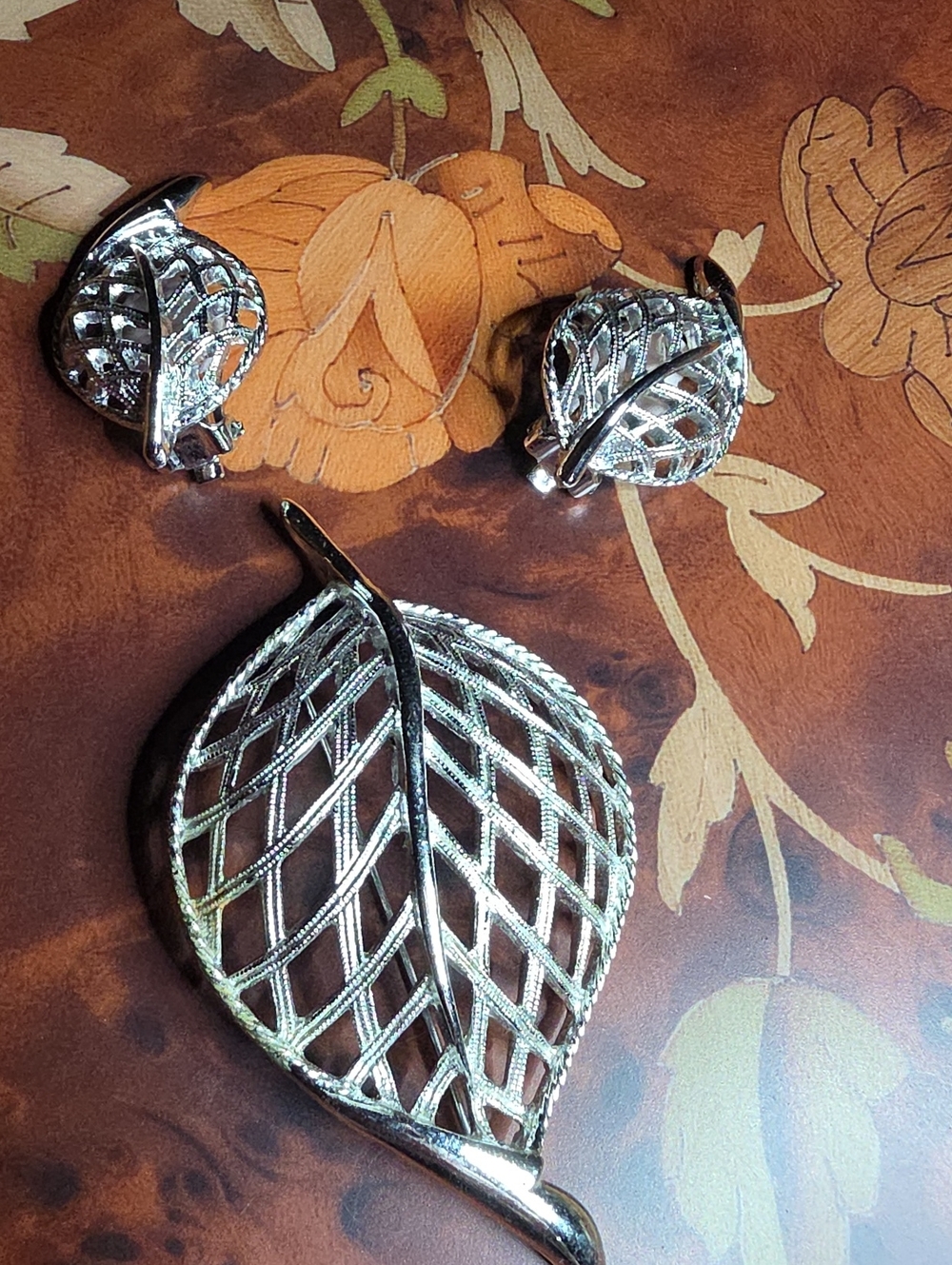 Sarah Coventry Silver Leaf Brooch with Matching Clip-On Earrings 1968 ModernLeaf